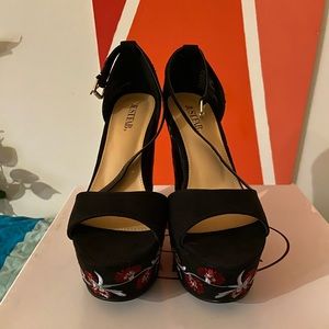 Embroidered Black Platform Heel
